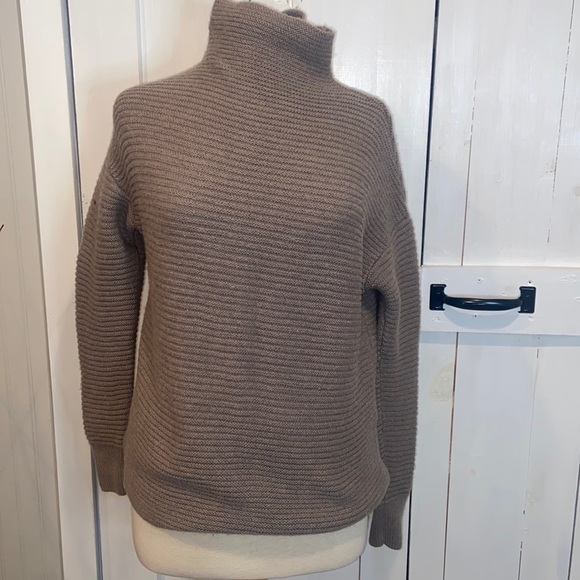 Athleta Sweaters - Athleta Taupe Lodge Sweater 100% Merino Wool
